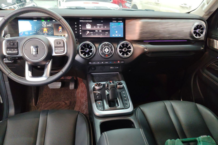 坦克300 2023款 越野版 2.0T 征服者中控内饰12