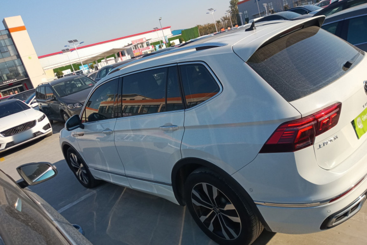 大众 途观L 2023款 330TSI 自动两驱R-Line旗舰版车身外观4