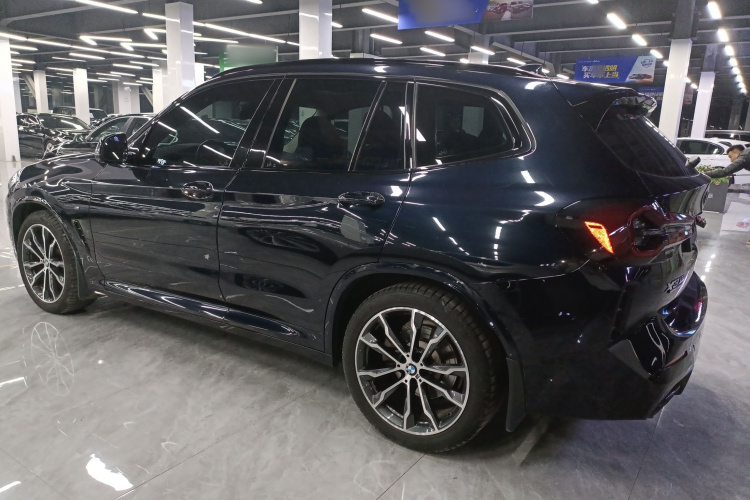 宝马X3 2022款 改款 xDrive30i 领先型 M曜夜套装车身外观4