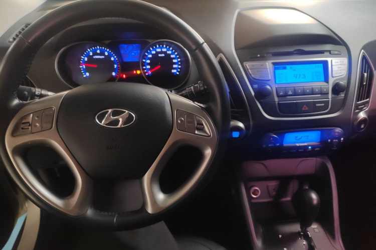 北京现代ix35 2015款 2.0L 自动两驱智能型 国V中控内饰12