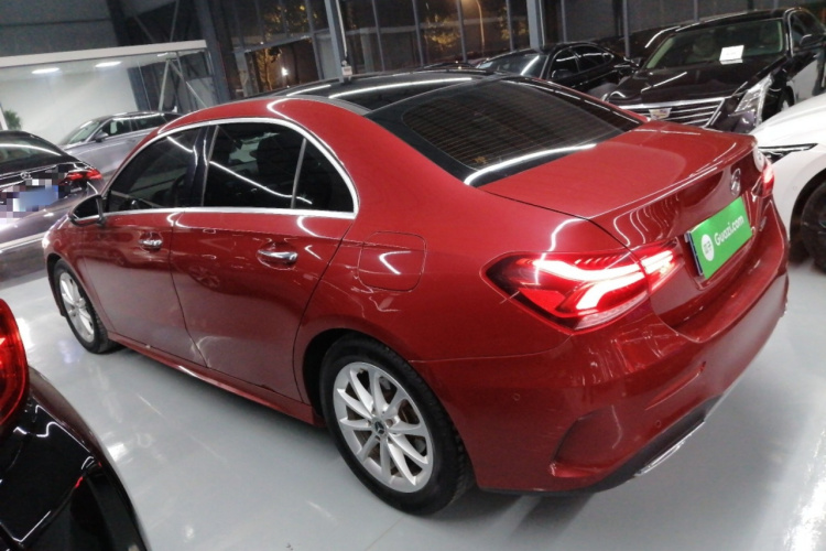 奔驰A级 2021款 A 200 L 运动轿车动感型车身外观4