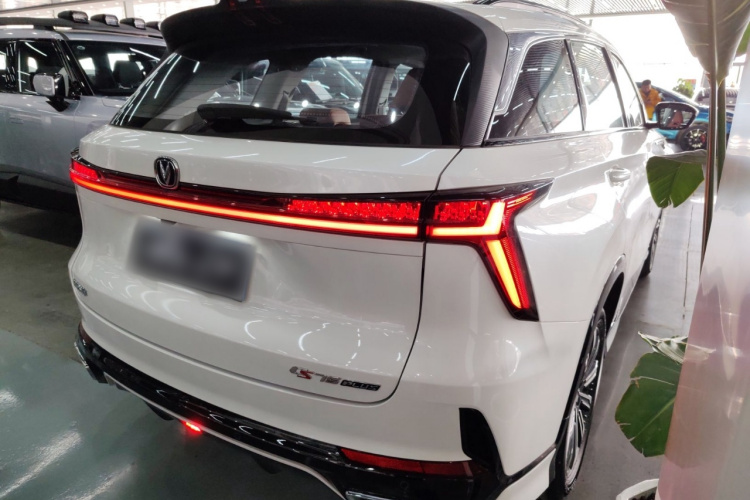 长安CS75 PLUS 2024款 第三代 冠军版 2.0T 智驾劲擎型车身外观7