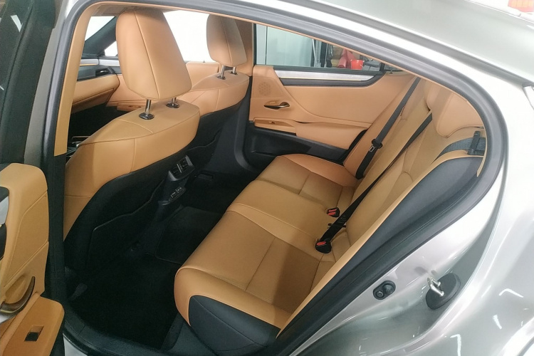 雷克萨斯ES 2025款 200 臻享版中控内饰7004