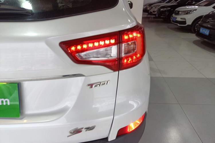 长安CS75 2017款 尚酷版 1.5T 自动锋享型车身外观9