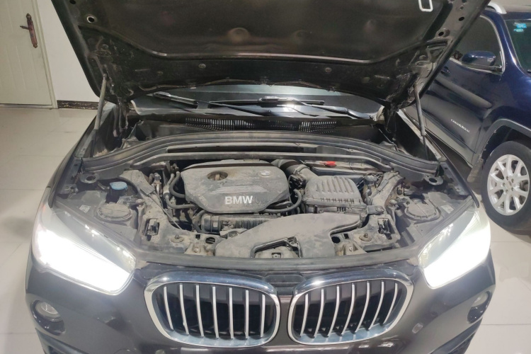 宝马X1 2019款 sDrive18Li 时尚型机舱底盘24