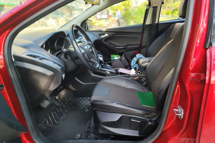 福特 福克斯 2012款 两厢 1.6L 自动风尚型中控内饰19