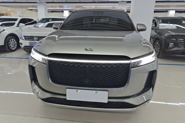 理想汽车 理想ONE 2020款 增程6座版车身外观2