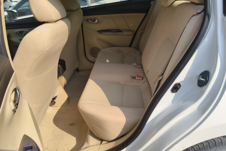 丰田 YARiS L 致炫 2015款 1.5E 自动魅动版中控内饰7004