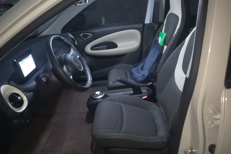 五菱汽车 五菱缤果 2023款 203km 轻享款局部细节19