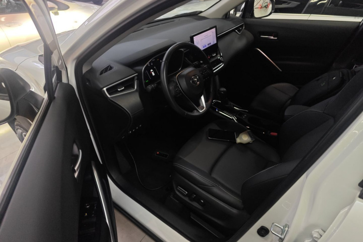 丰田 锋兰达 2023款 2.0L 智能电混双擎 尊贵版中控内饰20