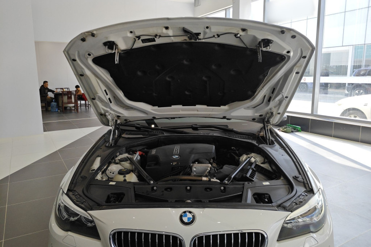 宝马5系 2017款 520Li 典雅型机舱底盘24