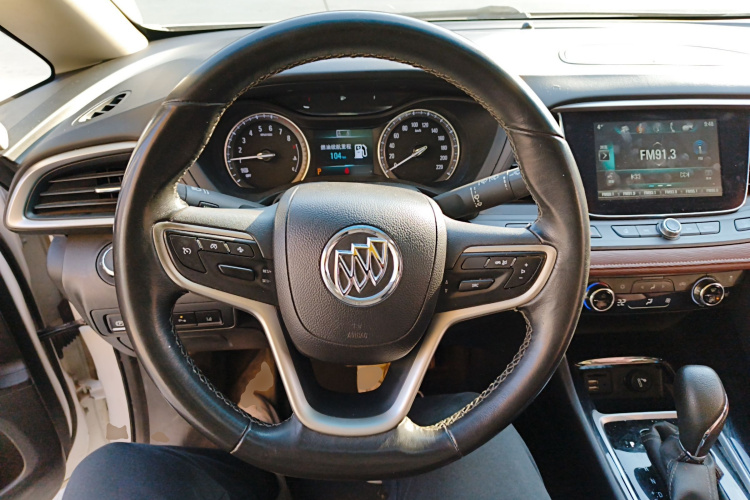 别克GL6 2018款 18T 6座尊贵型中控内饰13