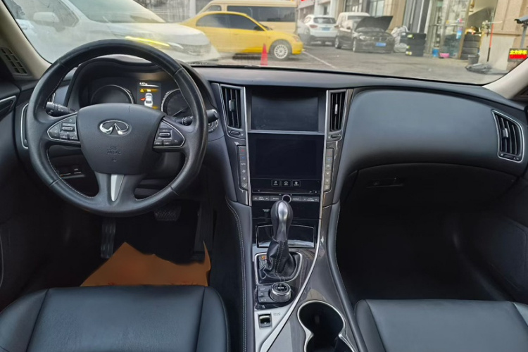 英菲尼迪Q50L 2016款 2.0T 舒适版中控内饰7001