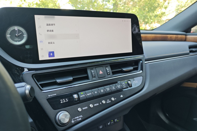 雷克萨斯ES 2023款 200 豪华版局部细节9007