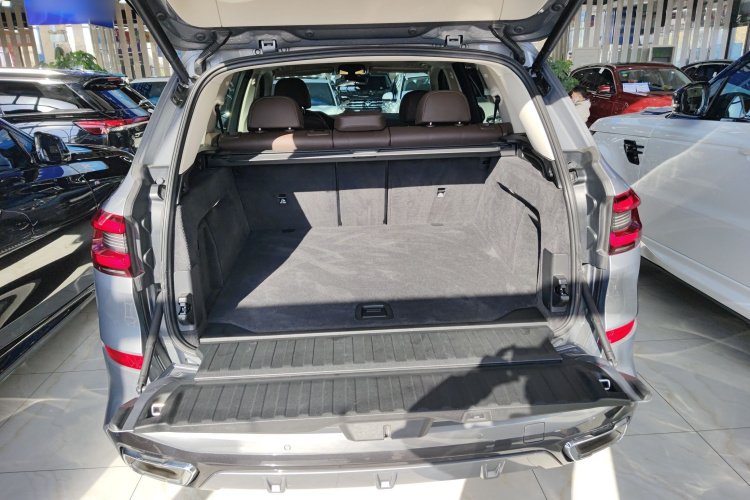 宝马X5 2022款 xDrive 30Li 尊享型M运动套装机舱底盘23