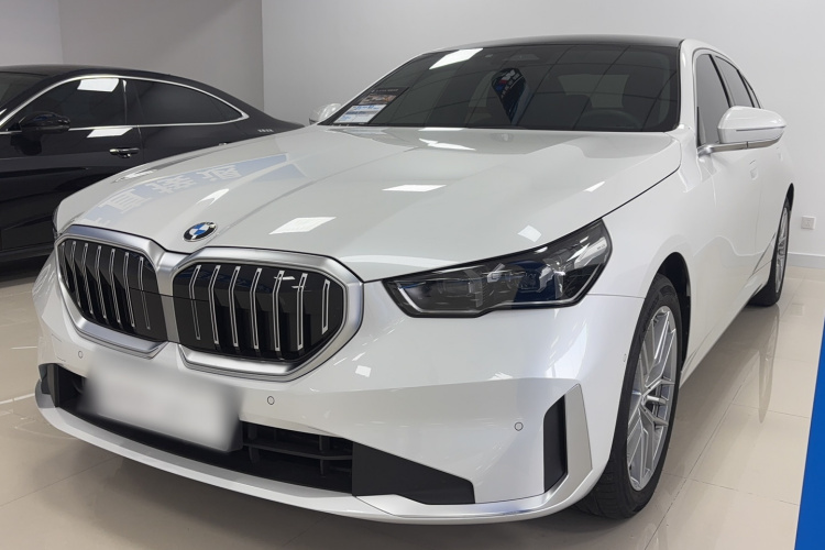 宝马5系 2024款 525Li 豪华套装车身外观1