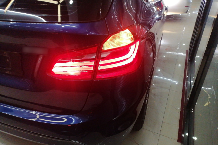 宝马2系旅行车 2016款 218i 运动设计套装车身外观6006