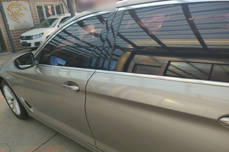 宝马5系 2018款 改款 530Li 领先型 豪华套装车身外观4