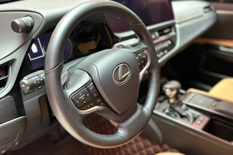 雷克萨斯ES 2021款 200 卓越版中控内饰7010