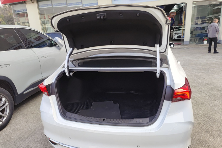 别克 威朗 2023款 Pro 乐享版机舱底盘23