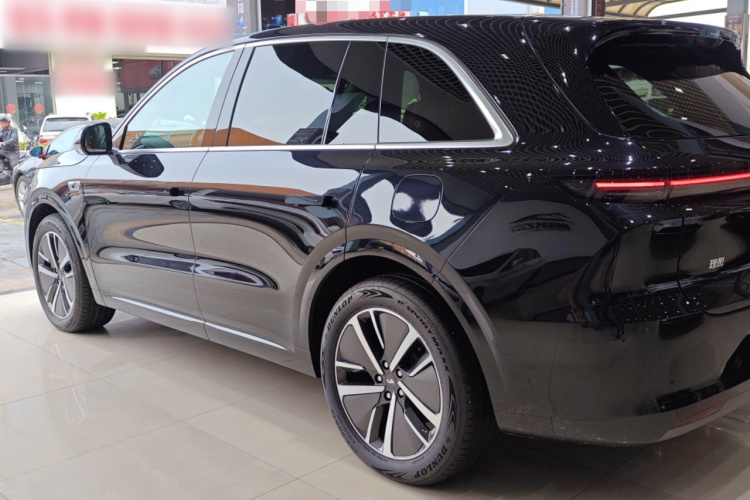 理想汽车 理想L6 2025款 Pro 智能焕新版车身外观4