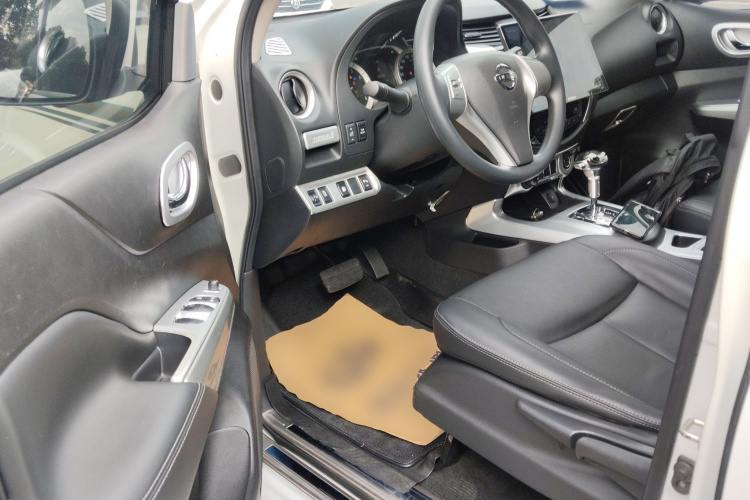 日产 途达 2020款 2.5L XL Upper 4WD 自动四驱豪华版中控内饰7003