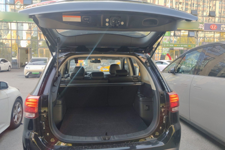 三菱 欧蓝德 2019款 2.4L 四驱致享版 5座 国V机舱底盘23