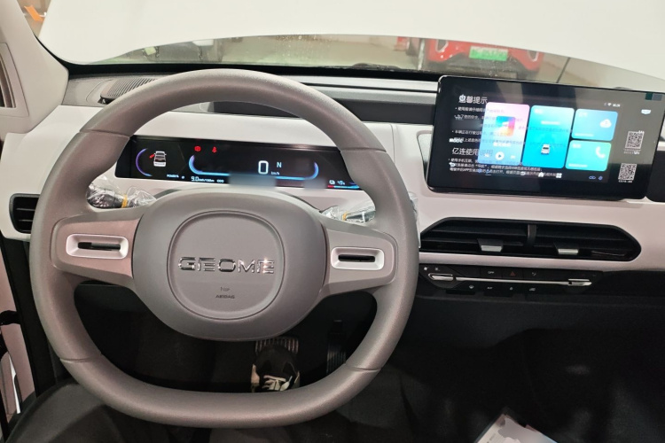 吉利银河 2024款 熊猫mini 200km 耐力熊中控内饰12