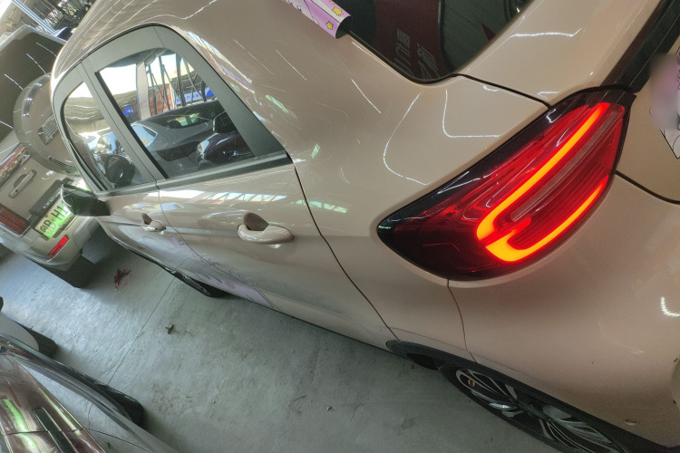 零跑汽车 零跑T03 2021款 400豪华版车身外观4