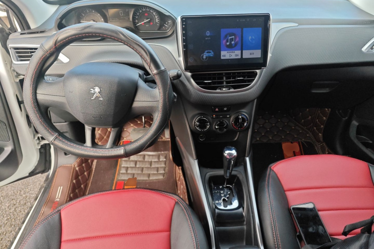 标致2008 2014款 1.6L 自动潮流版中控内饰12