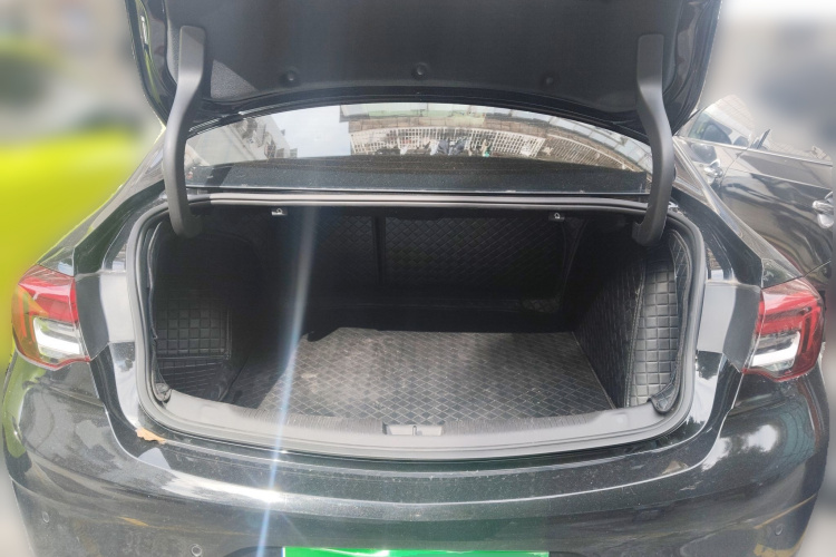 别克 君威 2024款 25T 超享版中控内饰23