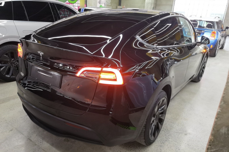 特斯拉 Model Y 2022款 长续航全轮驱动版车身外观7