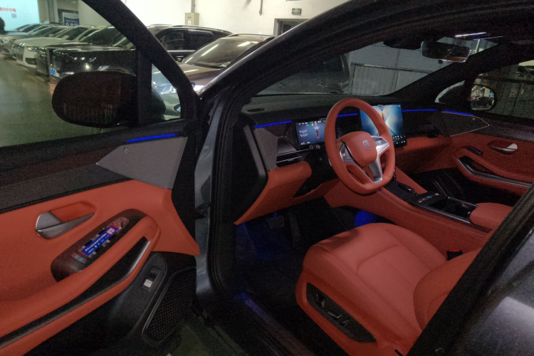 比亚迪 唐L 2025款 EV 670KM激光雷达尊享型中控内饰7003