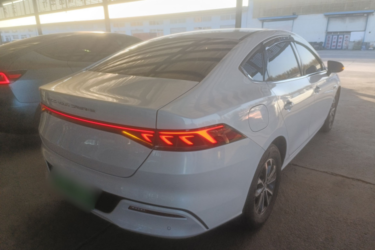 比亚迪 秦PLUS 2024款 荣耀版 DM-i 55KM领先型车身外观7