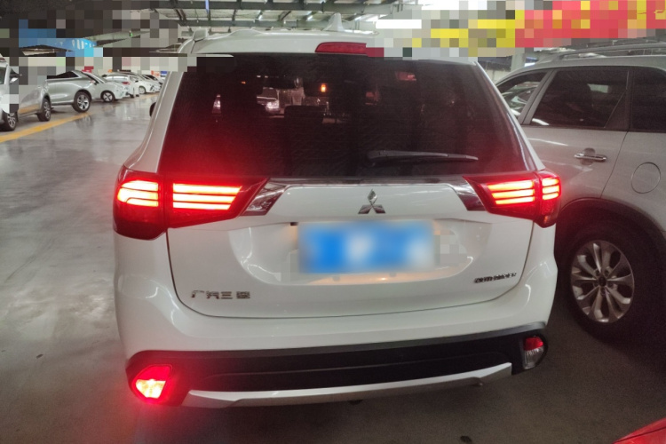 三菱 欧蓝德 2018款 2.0L 两驱荣耀版 5座车身外观6