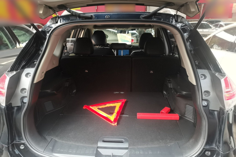 日产 奇骏 2015款 2.0L CVT舒适MAX版 2WD局部细节23