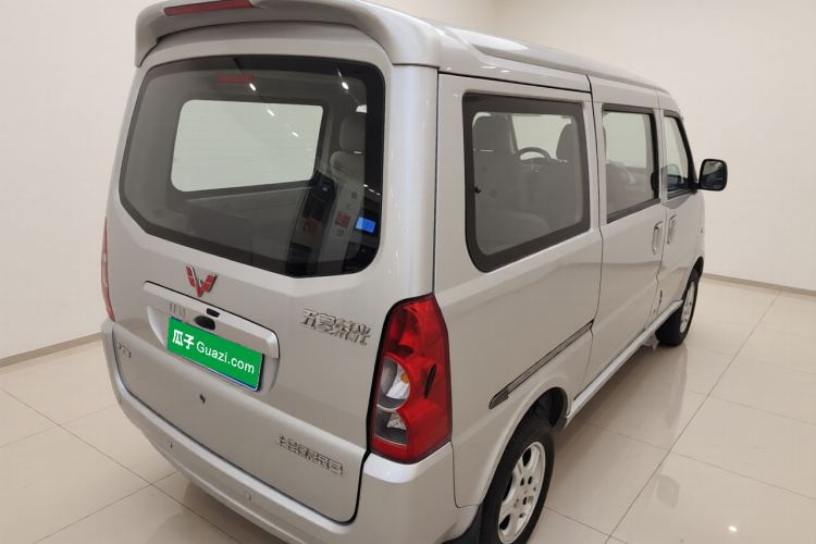 五菱汽车 五菱荣光 2011款 1.2L标准型车身外观7