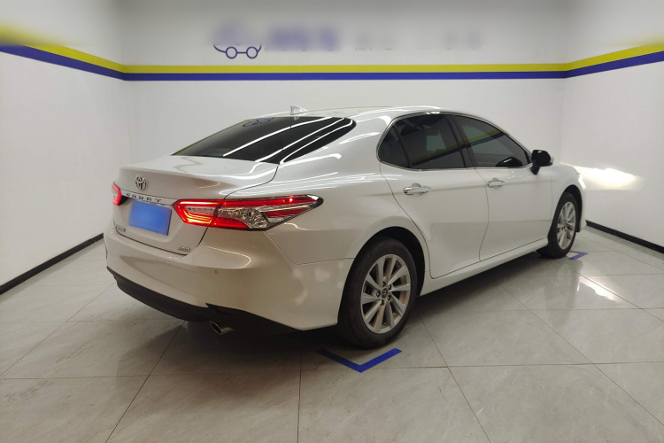 丰田 凯美瑞 2021款 2.0G 豪华版车身外观7