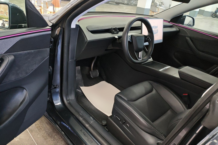 特斯拉 Model Y 2025款 长续航全轮驱动 首发版中控内饰20