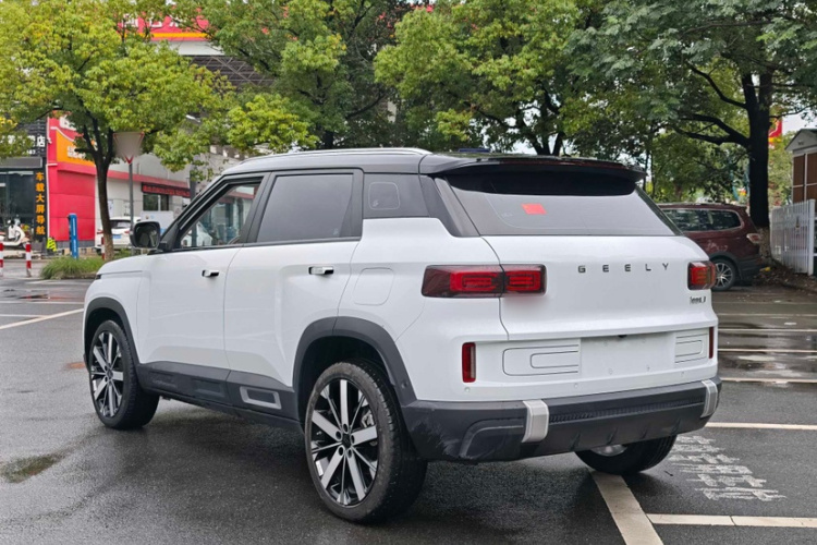 吉利汽车 吉利icon 2023款 1.5TD 巧克力醇臻版车身外观6006