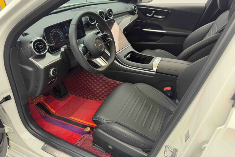 奔驰C级 2023款 改款二 C 260 L 运动版中控内饰7003