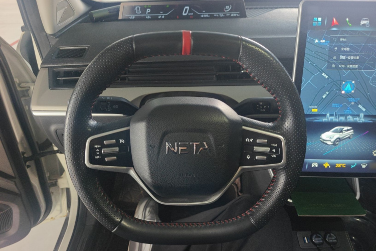 哪吒汽车 哪吒V 2021款 长续航娱乐版升级型中控内饰13