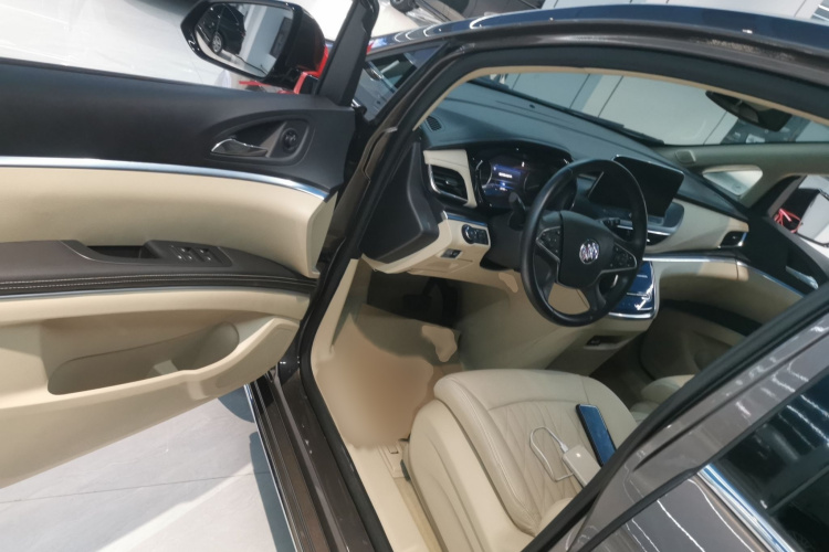 别克GL8 2023款 改款 陆上公务舱 豪华型中控内饰7003