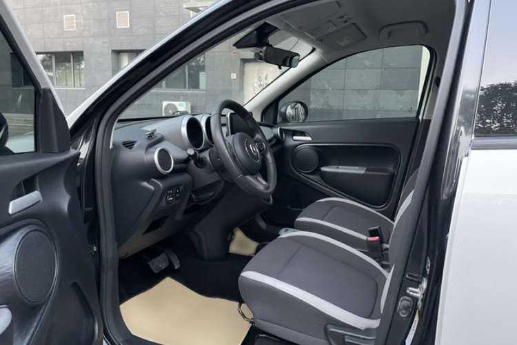 欧拉黑猫 2019款 351km 灵智版中控内饰7004