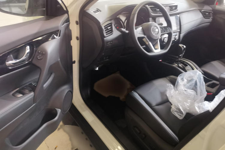 日产 奇骏 2023款 经典 2.0L 两驱智联舒享版中控内饰7002