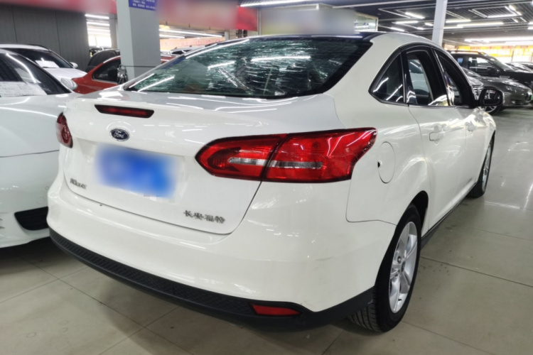 福特 福克斯 2017款 三厢 1.6L 自动舒适型智行版车身外观7