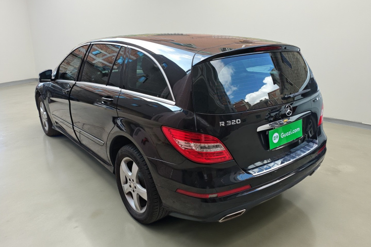 奔驰R级 2014款 R 320 4MATIC 豪华型车身外观5