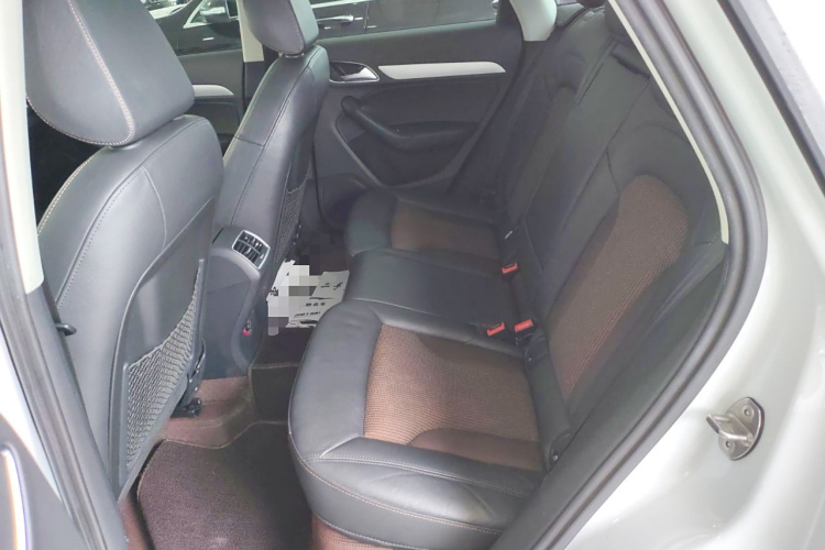 奥迪Q3 2018款 30周年年型 30 TFSI 时尚型中控内饰21