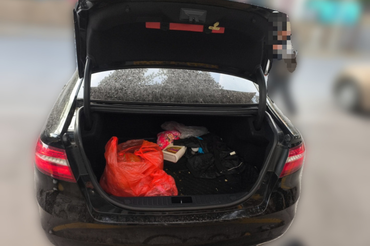 福特 金牛座 2015款 EcoBoost 325 V6旗舰型中控内饰23