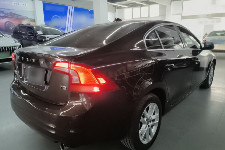 沃尔沃S60 2018款 S60L T3 智进版车身外观6005